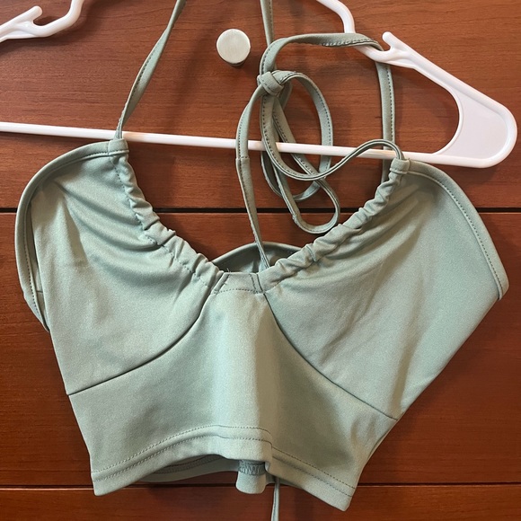 Cute green summer halter top! - Picture 2 of 3